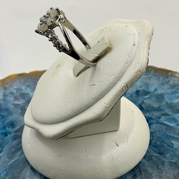 Beautiful Little Sterling Silver Ring With Six Round Opal Stones & Center CZ - Picture 4 of 8